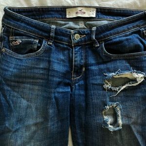 Hollister Ripped Jeans - 7 Long